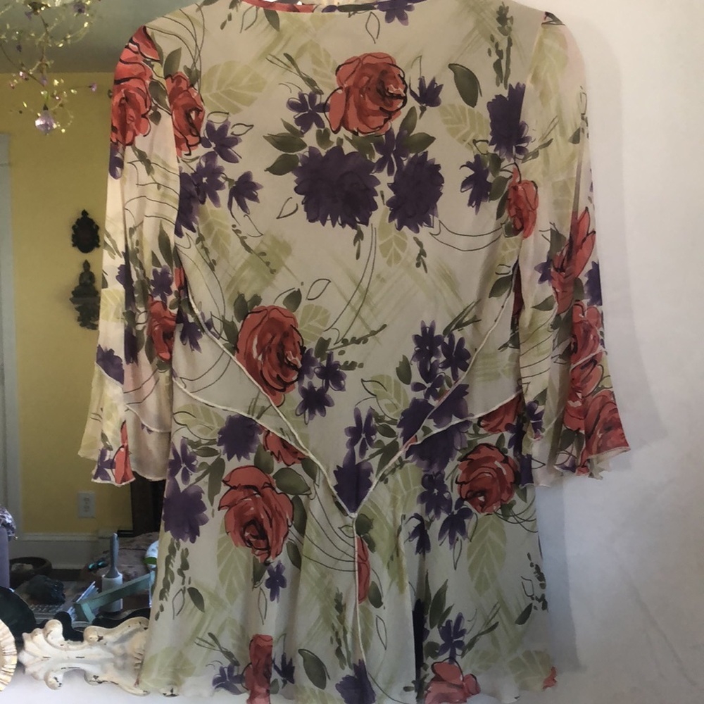 Nine West 100% Silk Sage Blouse w/purple,pink,green & red Floral design Size 2 - Picture 7 of 8